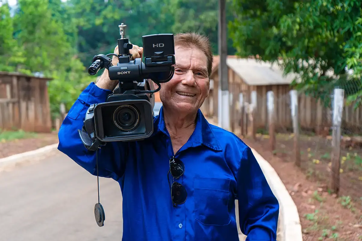 Zé Branquinho em sua Sala de Memórias